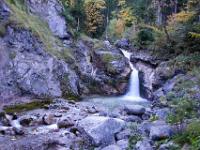 Zweite Wasserfallstufe mit Felsbecken